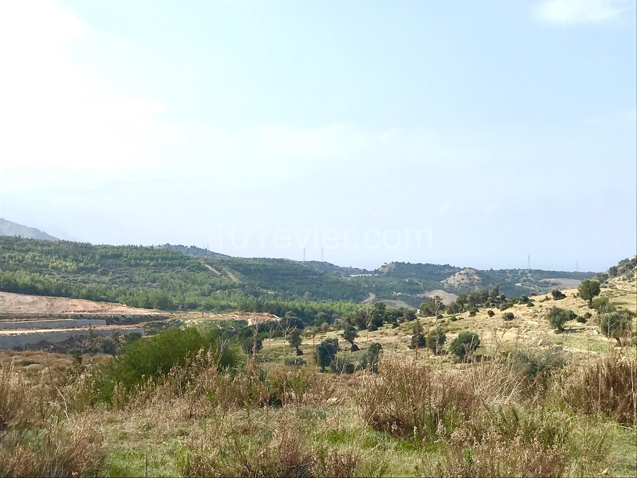 GIRNE ARAPKOY , SUPER DENIZ VE DAG MANZARALI ARSA , 740 M2 , ALTYAPISI HAZIR , KREDIYE UYGUN , GIRNE 15 DK.