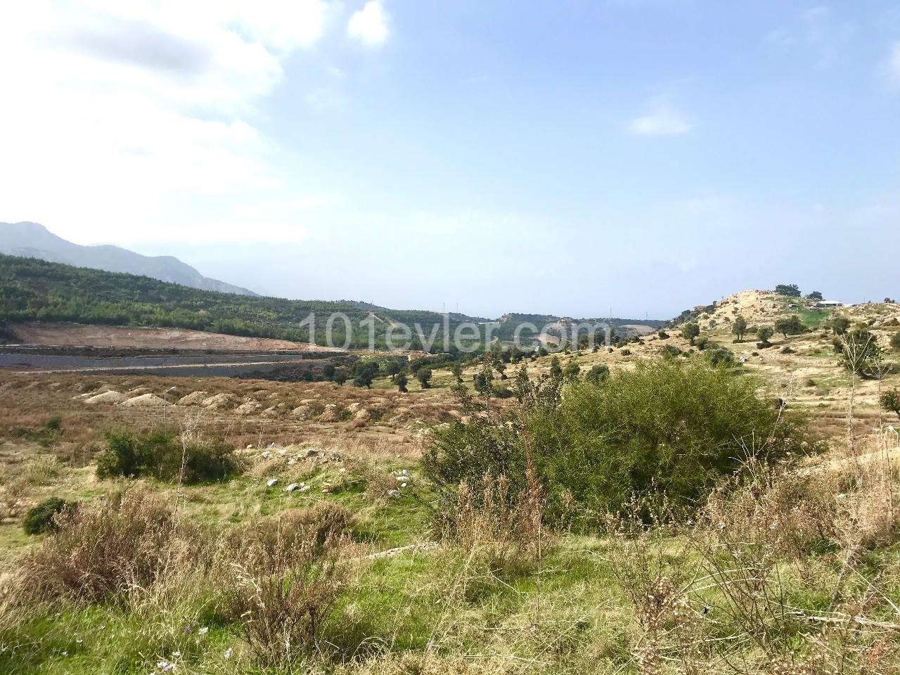 Residential Zoned Plot For Sale in Arapköy, Kyrenia