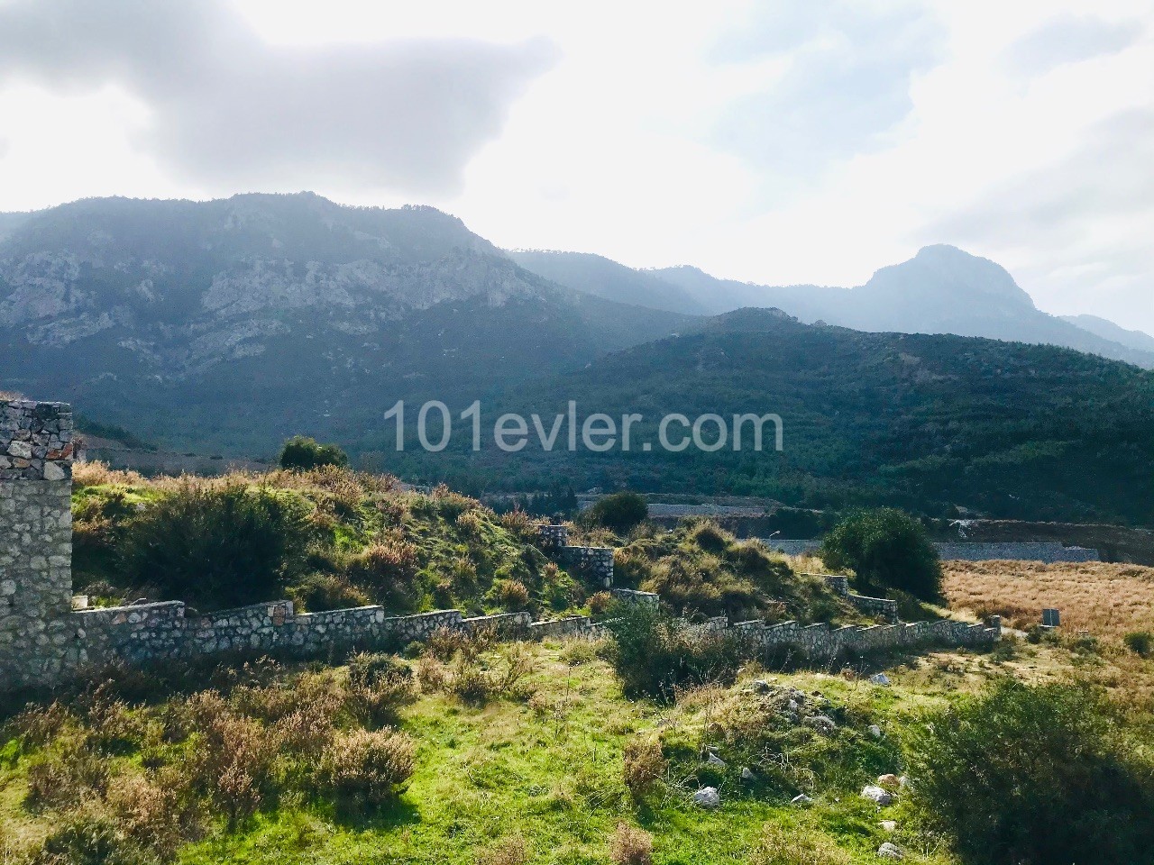 Residential Zoned Plot For Sale in Arapköy, Kyrenia