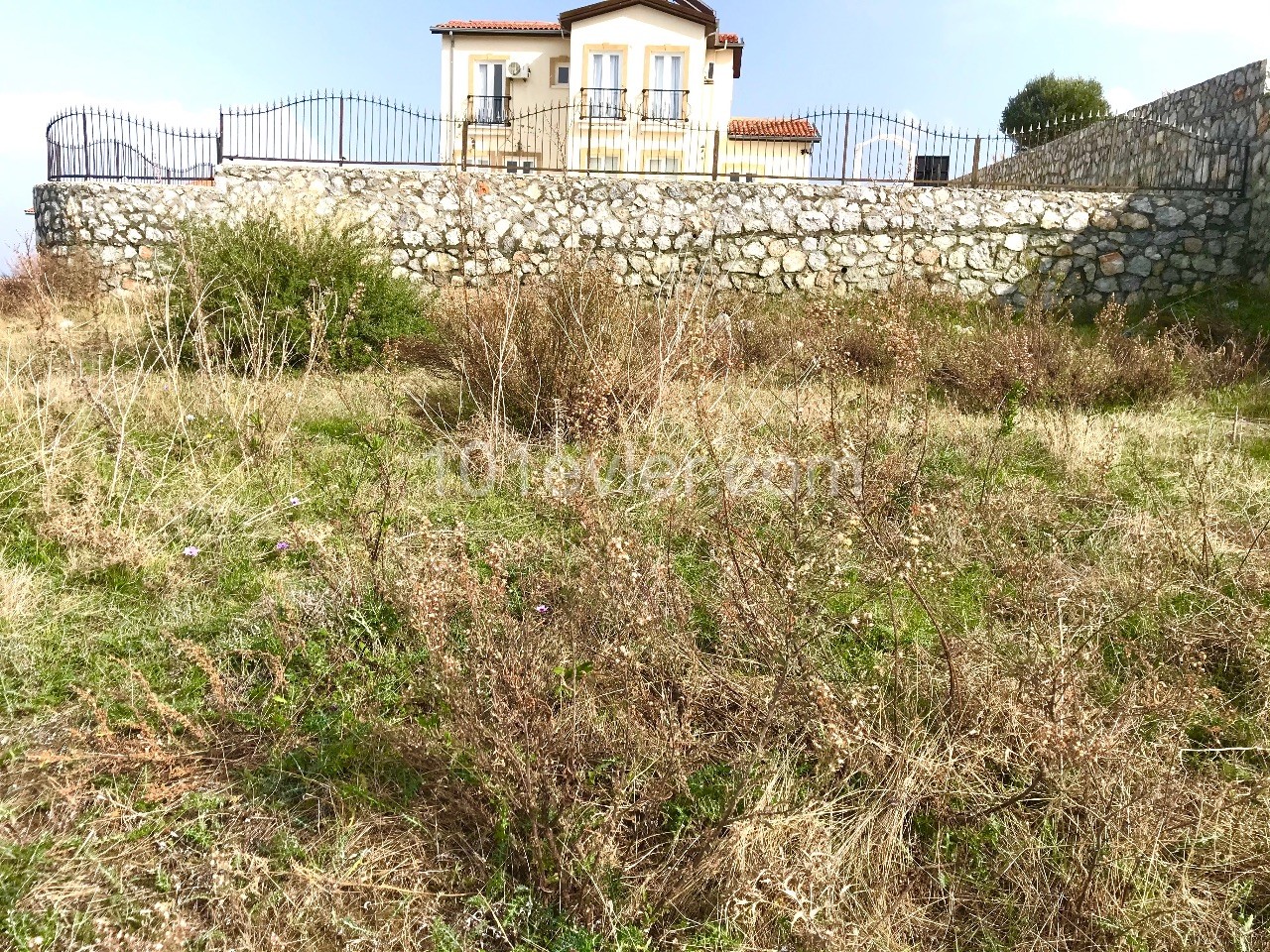 Residential Zoned Plot For Sale in Arapköy, Kyrenia