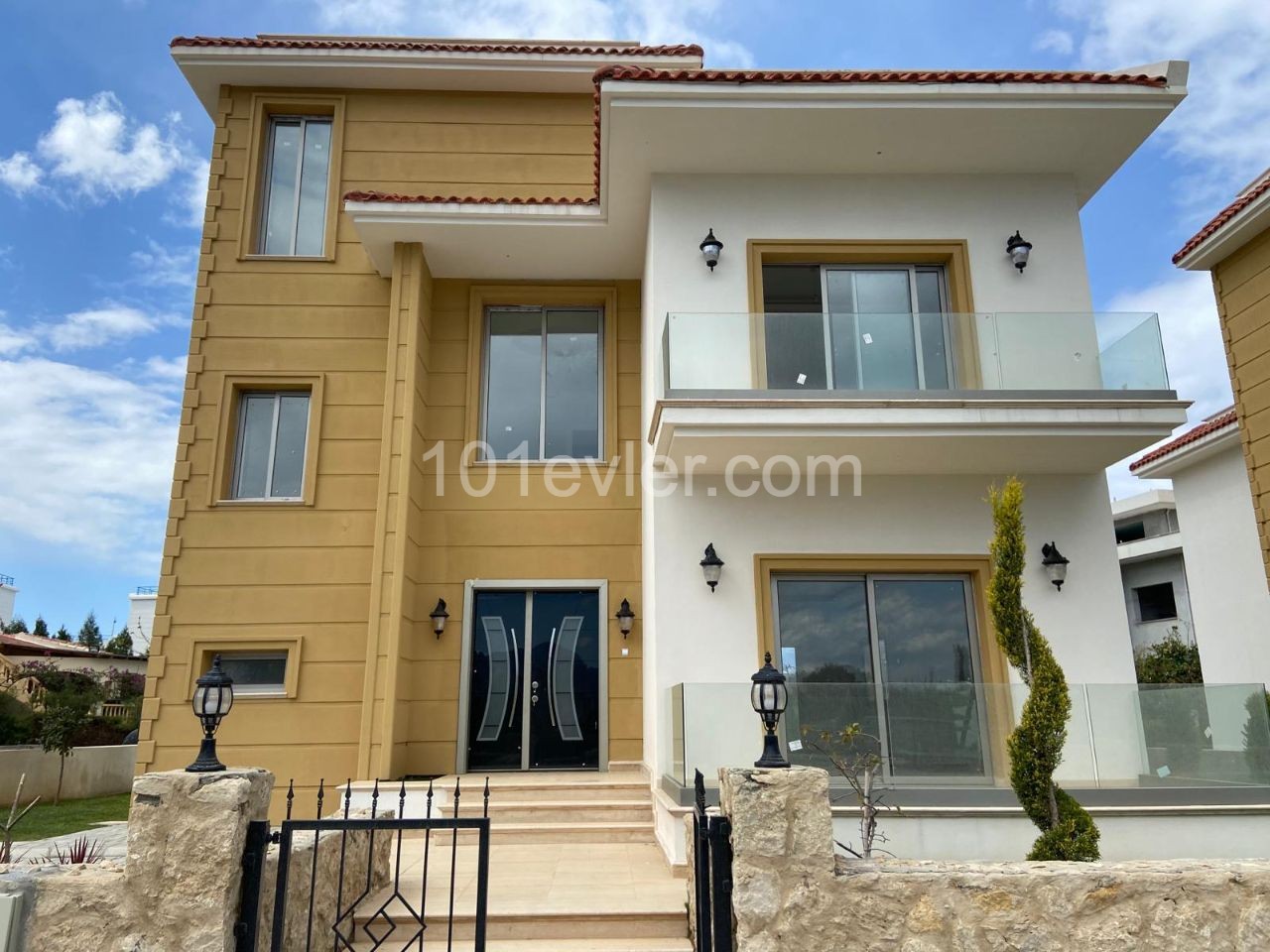 GİRNE ALSANCAKTA SATILIK 3+1 YENİ İNŞA EDİLMİŞ VİLLA