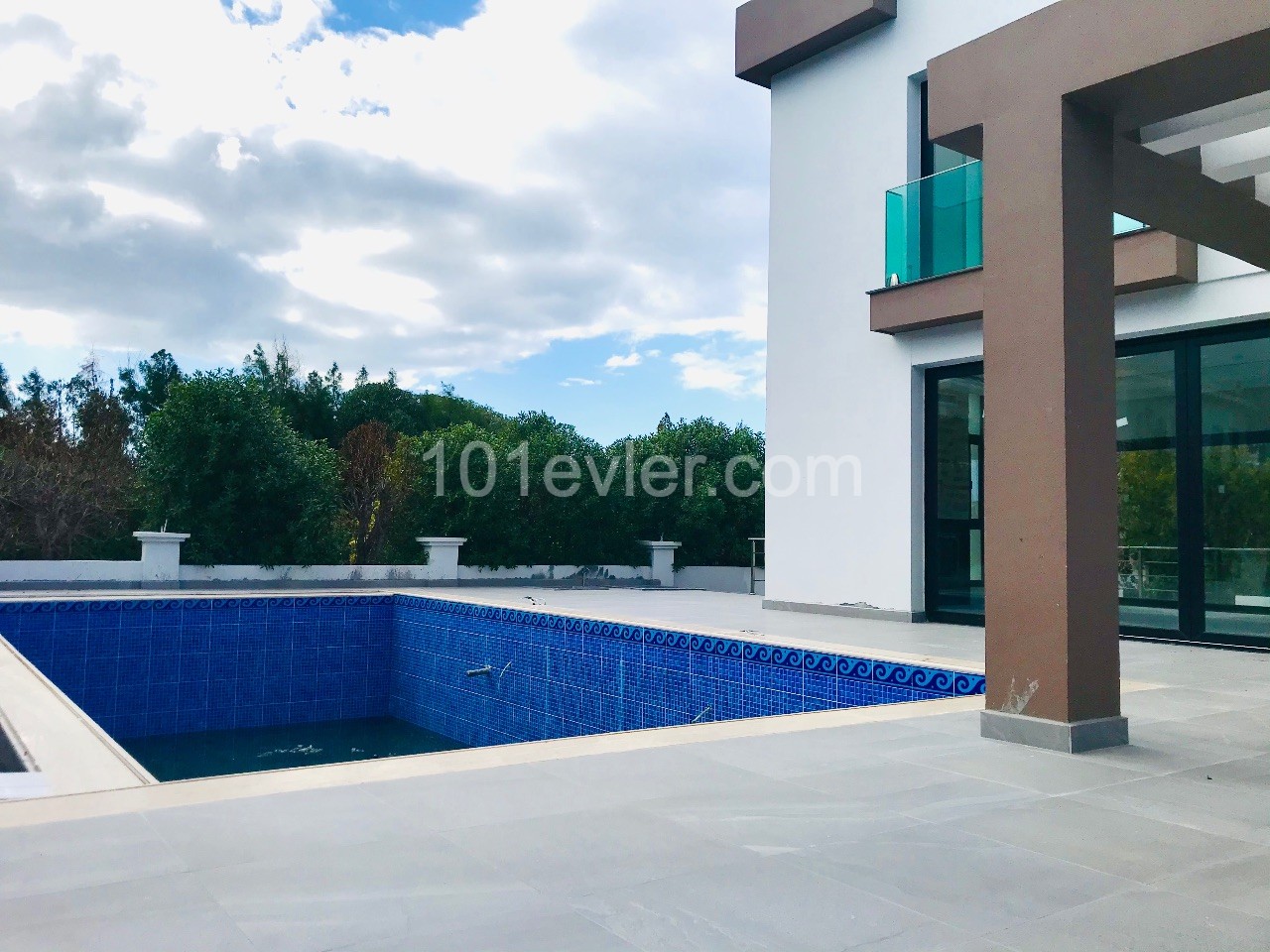 GIRNE CATALKOY , NEW VILLA WITH DETACHED POOL ,MODERN ARCHITECT , CLOSE TO EVERYWHERE , 4 BEDROOMS , 280 M2 , TEL : 0542 8671000 ** 