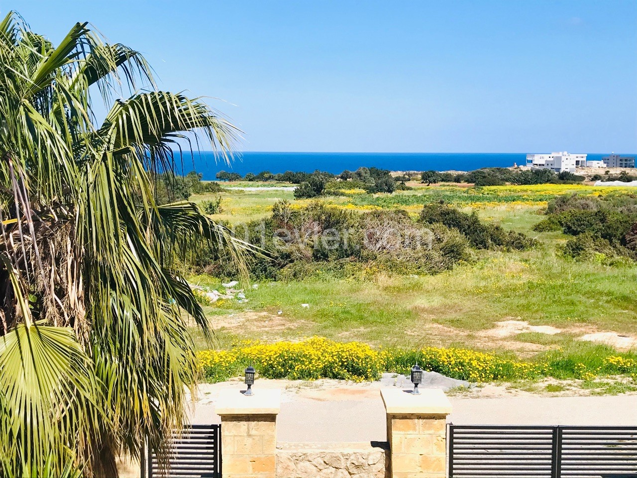 GIRNE CATALKOY  , MUSTAKIL HAVUZLU VILLA , SUPER MANZARALI ,  ELEXUS HOTEL KARSISI , GIRNE 15 DK. , 3/4 YATAK ODALI ,  250M2