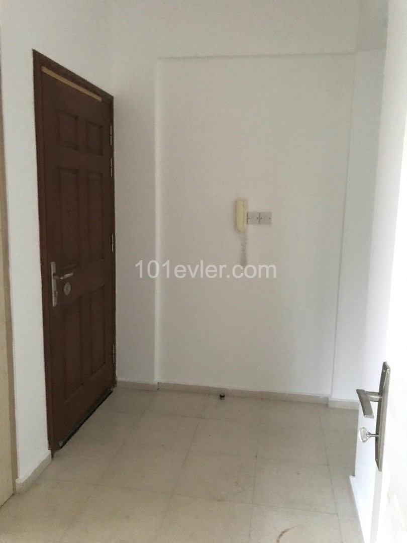 Flat To Rent in Zeytinlik, Kyrenia