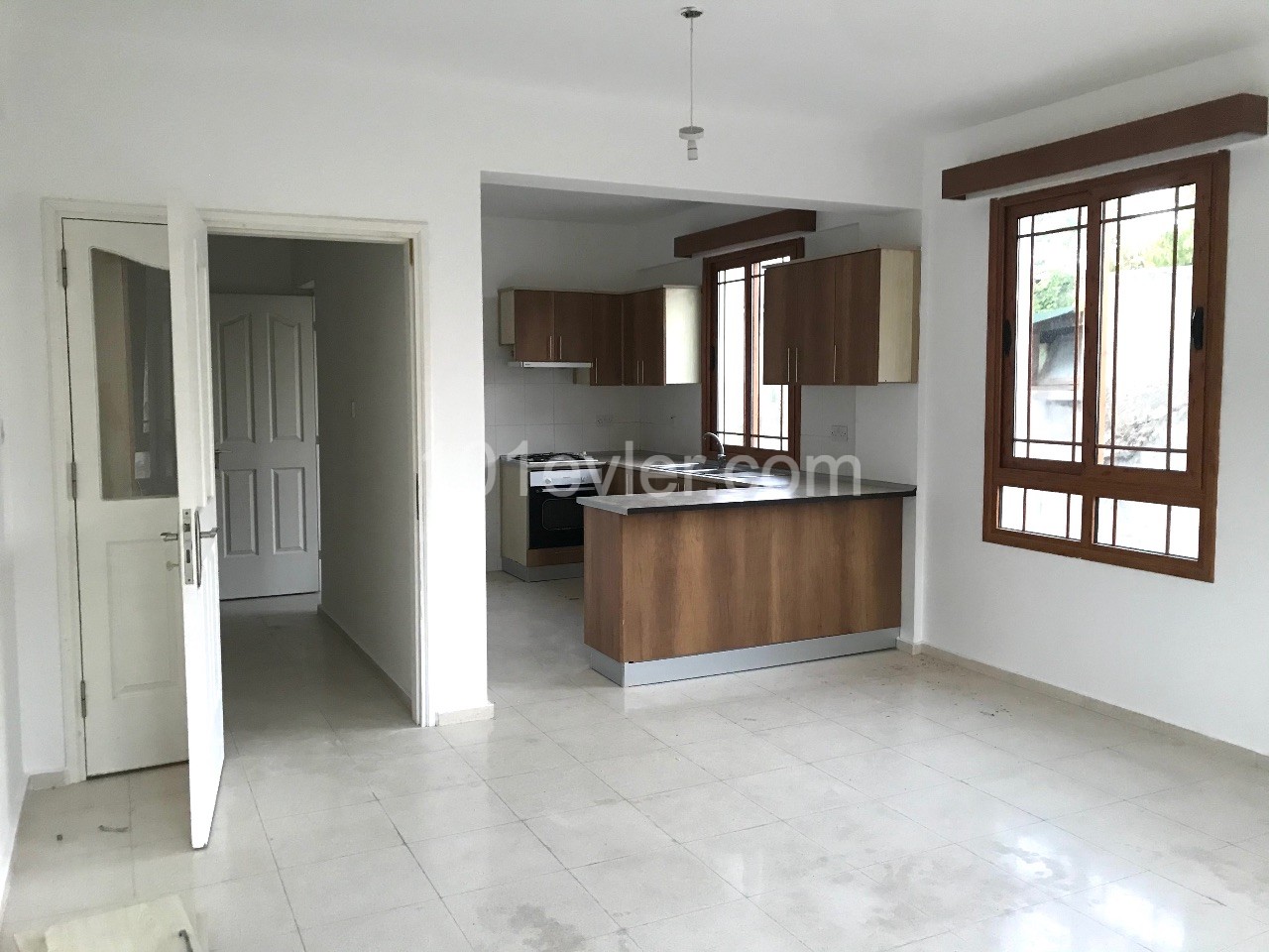 Flat To Rent in Zeytinlik, Kyrenia