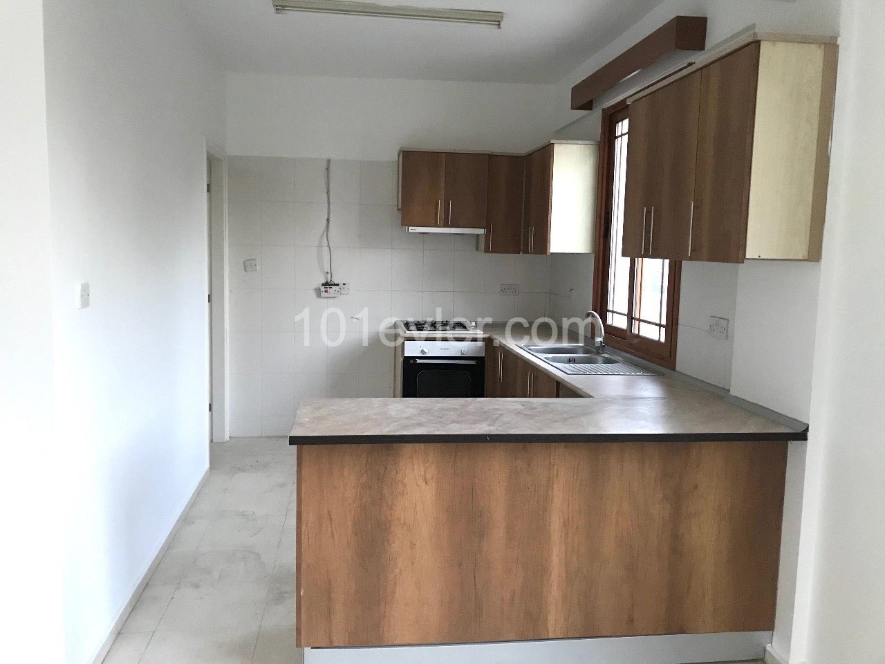 Flat To Rent in Zeytinlik, Kyrenia