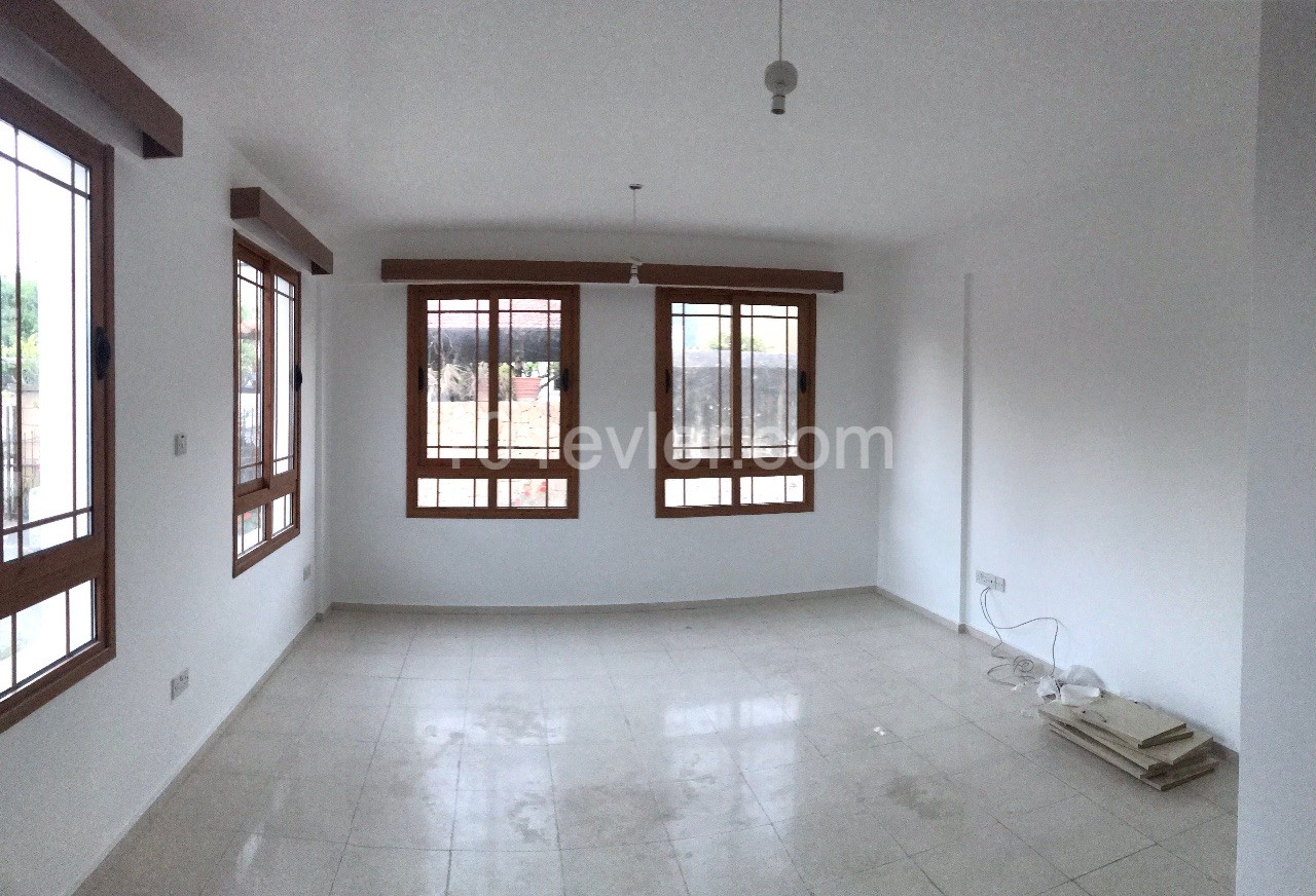 Flat To Rent in Zeytinlik, Kyrenia