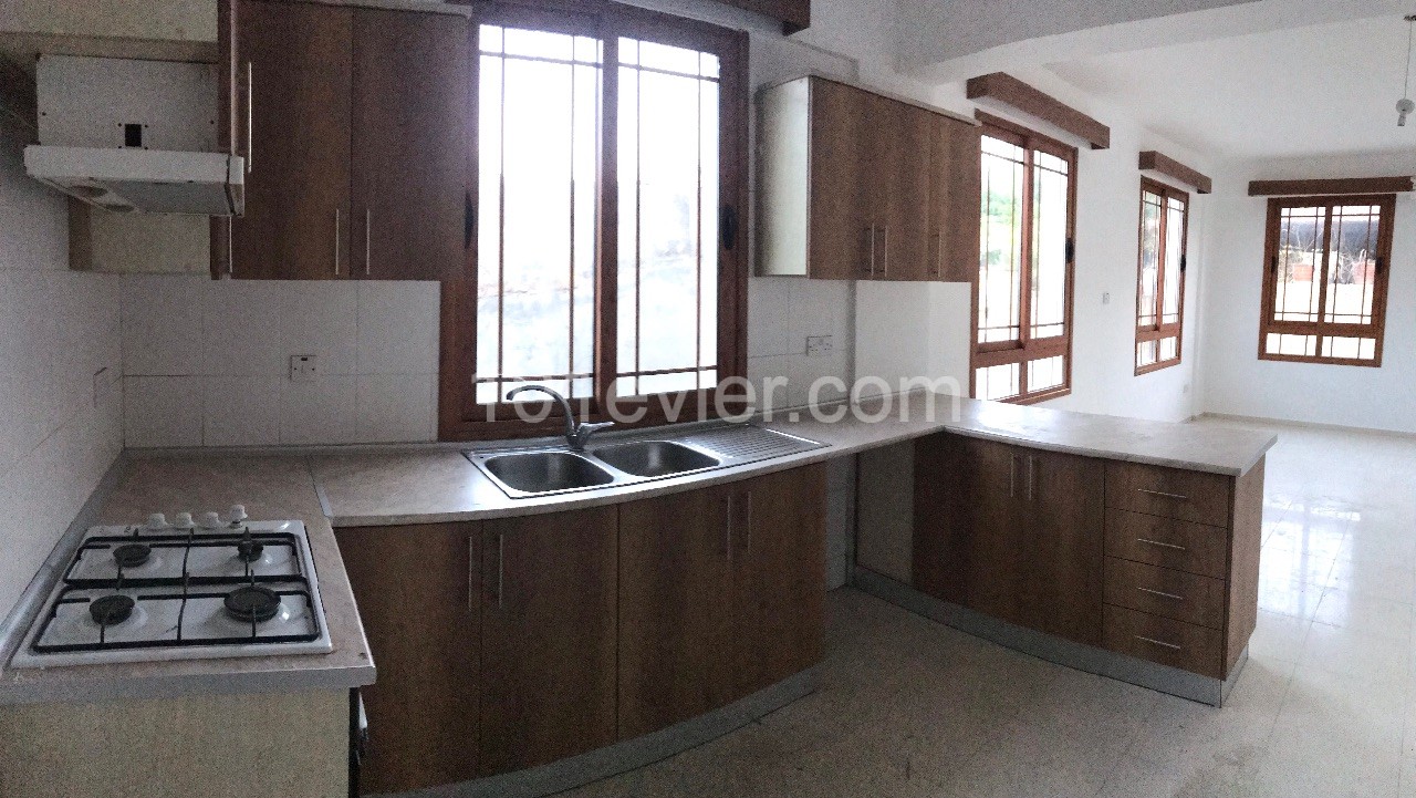 Flat To Rent in Zeytinlik, Kyrenia