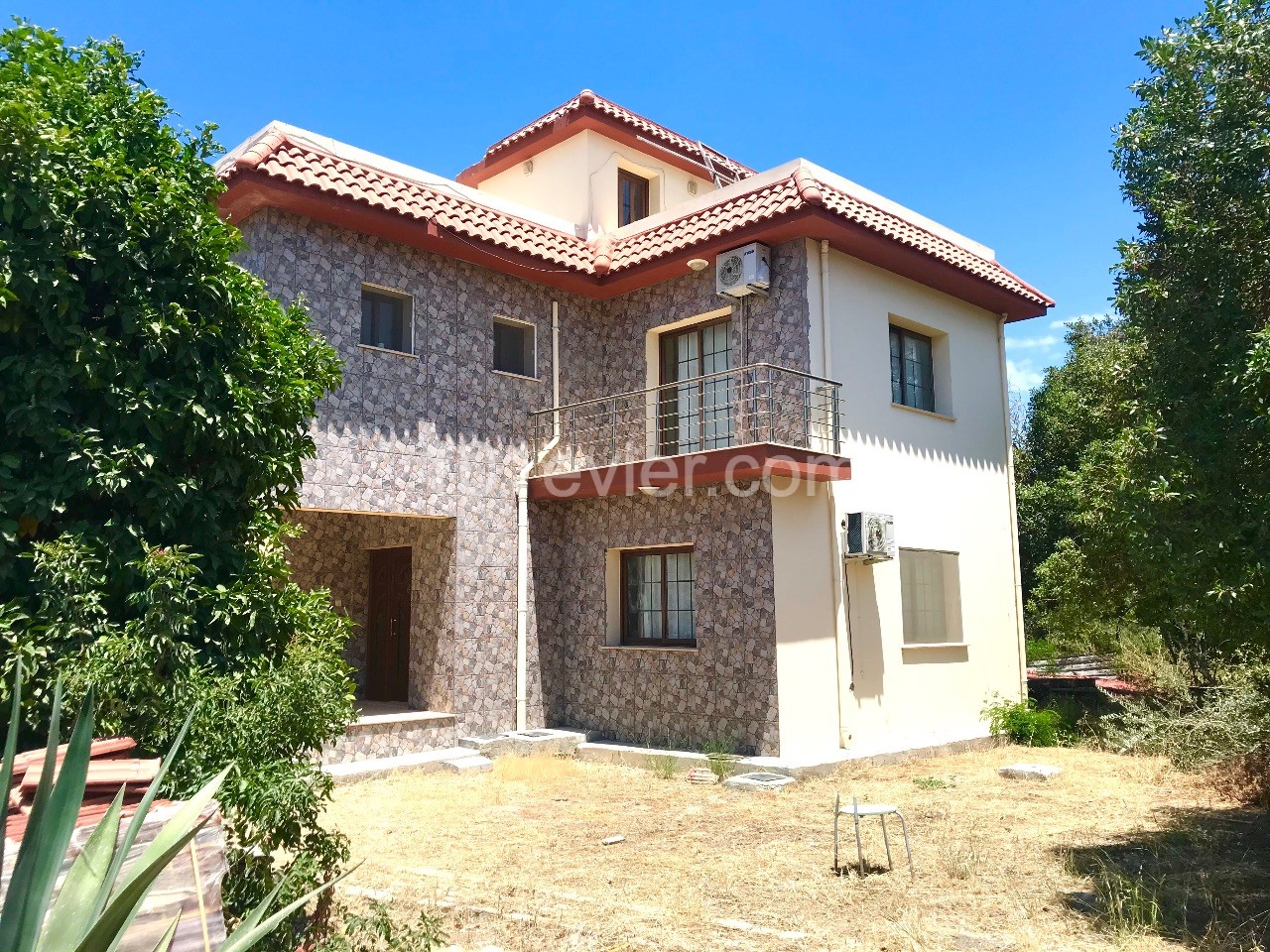 GIRNE KARAOGLANOGLU , MUSTAKIL VILLA 250 M2, ON THE GAU ROAD, ON THE HIGHWAY, SUITABLE FOR DECOMMISSIONING, 700 M2 PLOT ** 