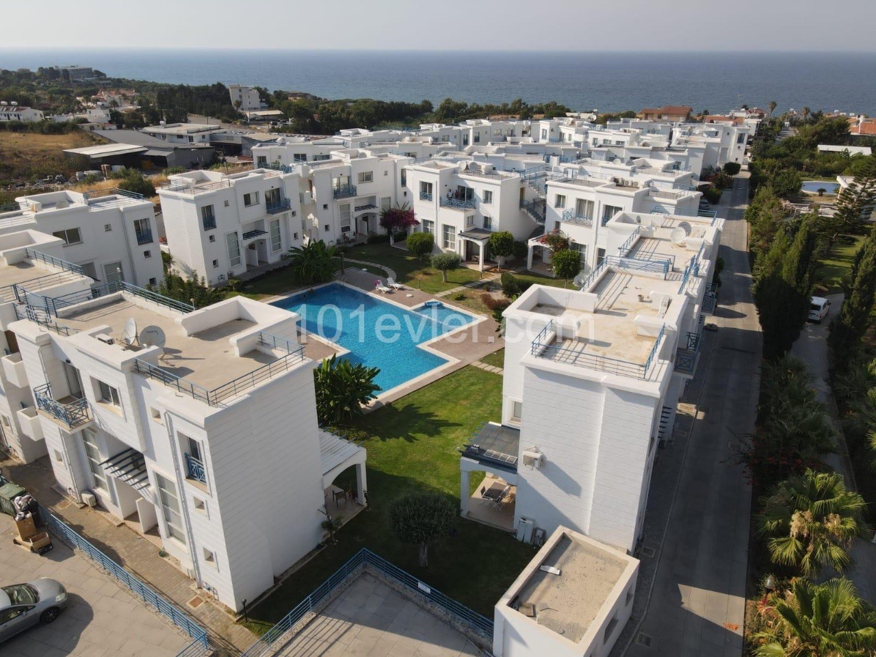 GIRNE-ALSANCAK , 2+1 PENTHOUSE , FURNISHED , GREAT SEA AND MOUNTAIN VIEWS , POOL , CLOSE TO BEACH