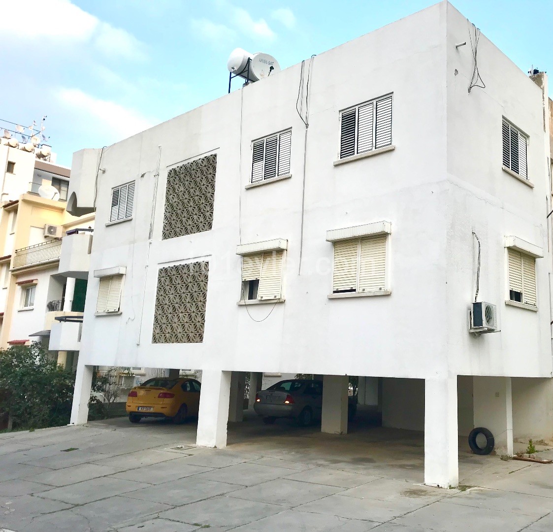 GIRNE MERKEZ , GENIS 2+1 DAIRE ,125 M2 ,  HERYERE YAKIN , AYRI MUTFAK , 2 BALKON 