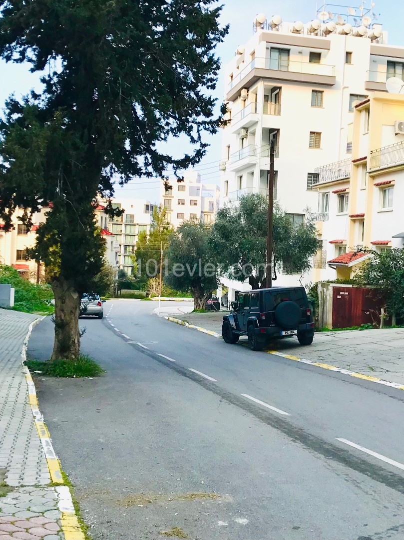 GIRNE MERKEZ , GENIS 2+1 DAIRE ,125 M2 ,  HERYERE YAKIN , AYRI MUTFAK , 2 BALKON 