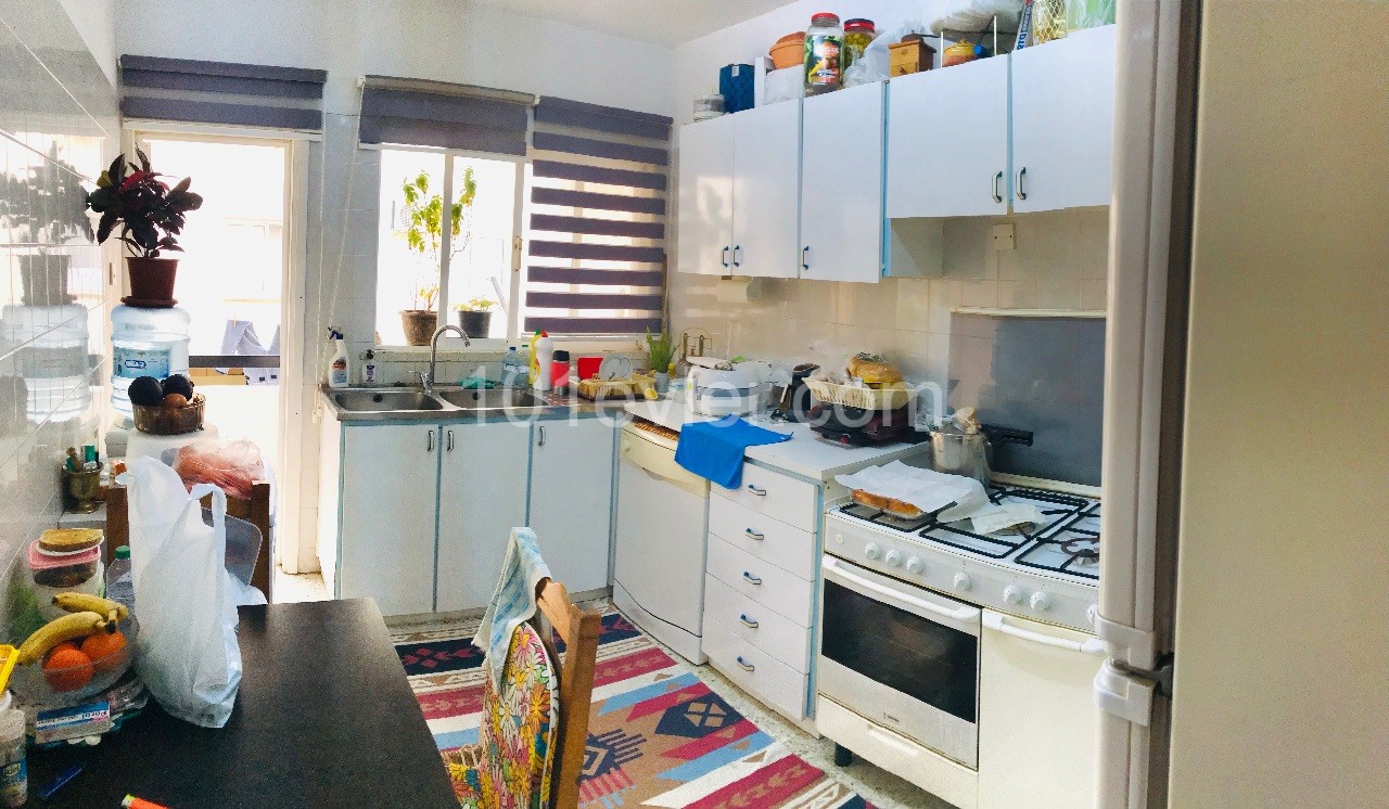 KYRENIA CENTER, LARGE 2+1 FLAT, 125 M2, CLOSE TO EVERYTHING, SEPARATE KITCHEN, 2 BALCONIES ** 