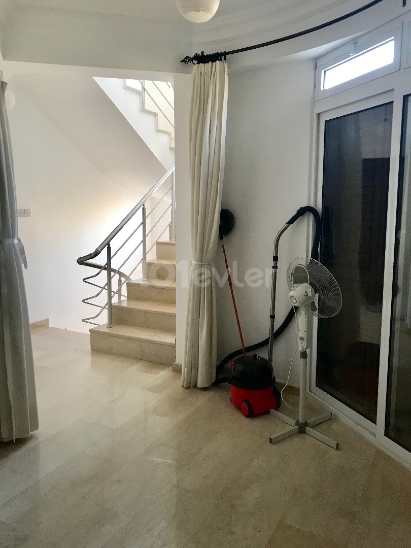 GIRNE-LAPTA , DENIZ KENARINDA MUSTAKIL VILLA , 6 YATAK ODALI , HAVUZLU ,MANZARALI TEL : 0542 867 1000 ONER