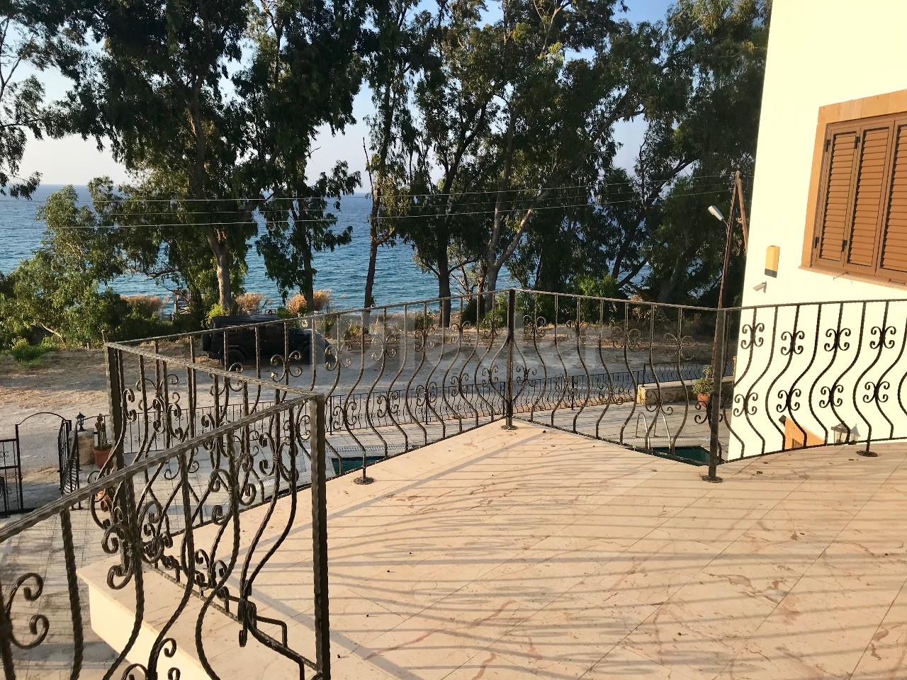 GIRNE-LAPTA , DENIZ KENARINDA MUSTAKIL VILLA , 6 YATAK ODALI , HAVUZLU ,MANZARALI TEL : 0542 867 1000 ONER