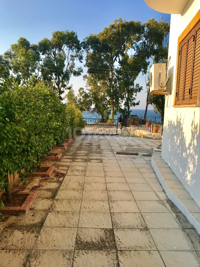 GIRNE-LAPTA , MUSTAKIL VILLA BY THE SEA , 6 BEDROOMS , WITH POOL , WITH VIEW TEL : 0542 867 1000 ONER ** 