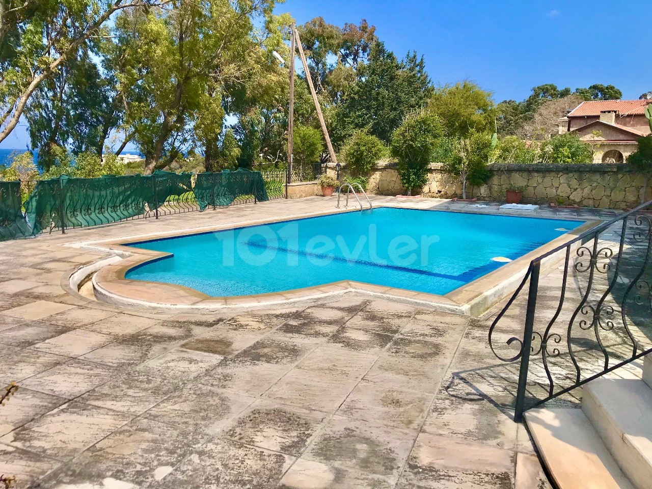 GIRNE-LAPTA , DENIZ KENARINDA MUSTAKIL VILLA , 6 YATAK ODALI , HAVUZLU ,MANZARALI TEL : 0542 867 1000 ONER