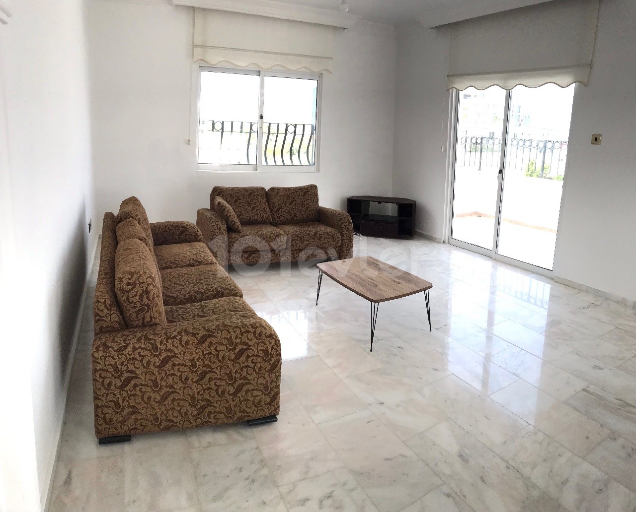 GIRNE CENTRAL , 185M2 PENTHOUSE , 50M2 TERRACE , SUPER LOCATION, CLEAN AND WELL MAINTAINED TEL: 05428671000 ** 