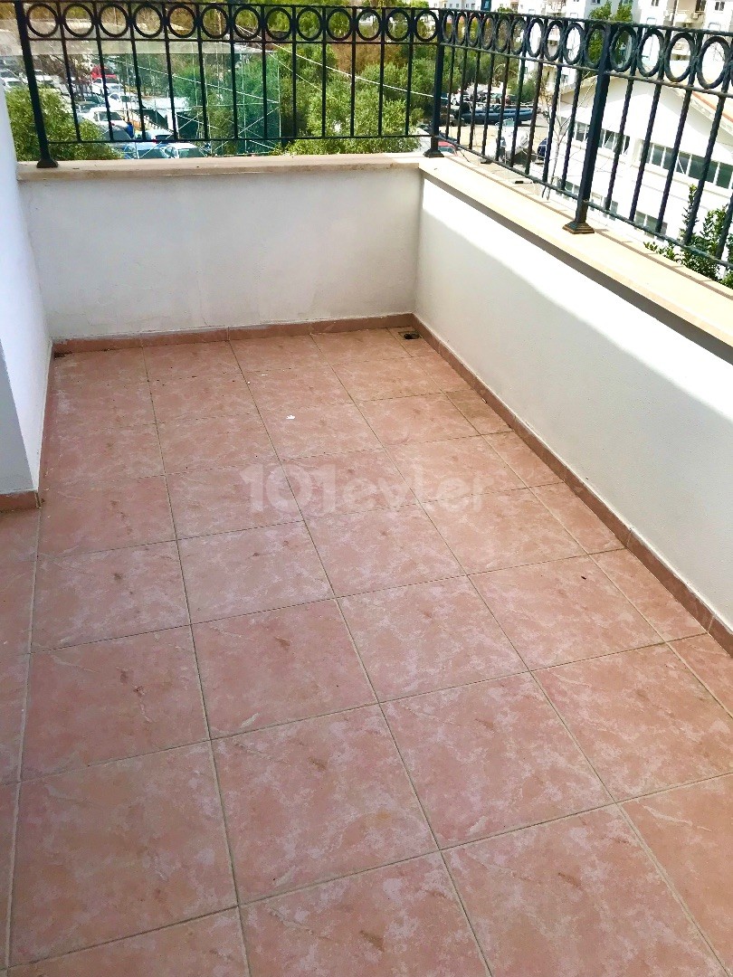 GIRNE CENTRAL , 185M2 PENTHOUSE , 50M2 TERRACE , SUPER LOCATION, CLEAN AND WELL MAINTAINED TEL: 05428671000 ** 