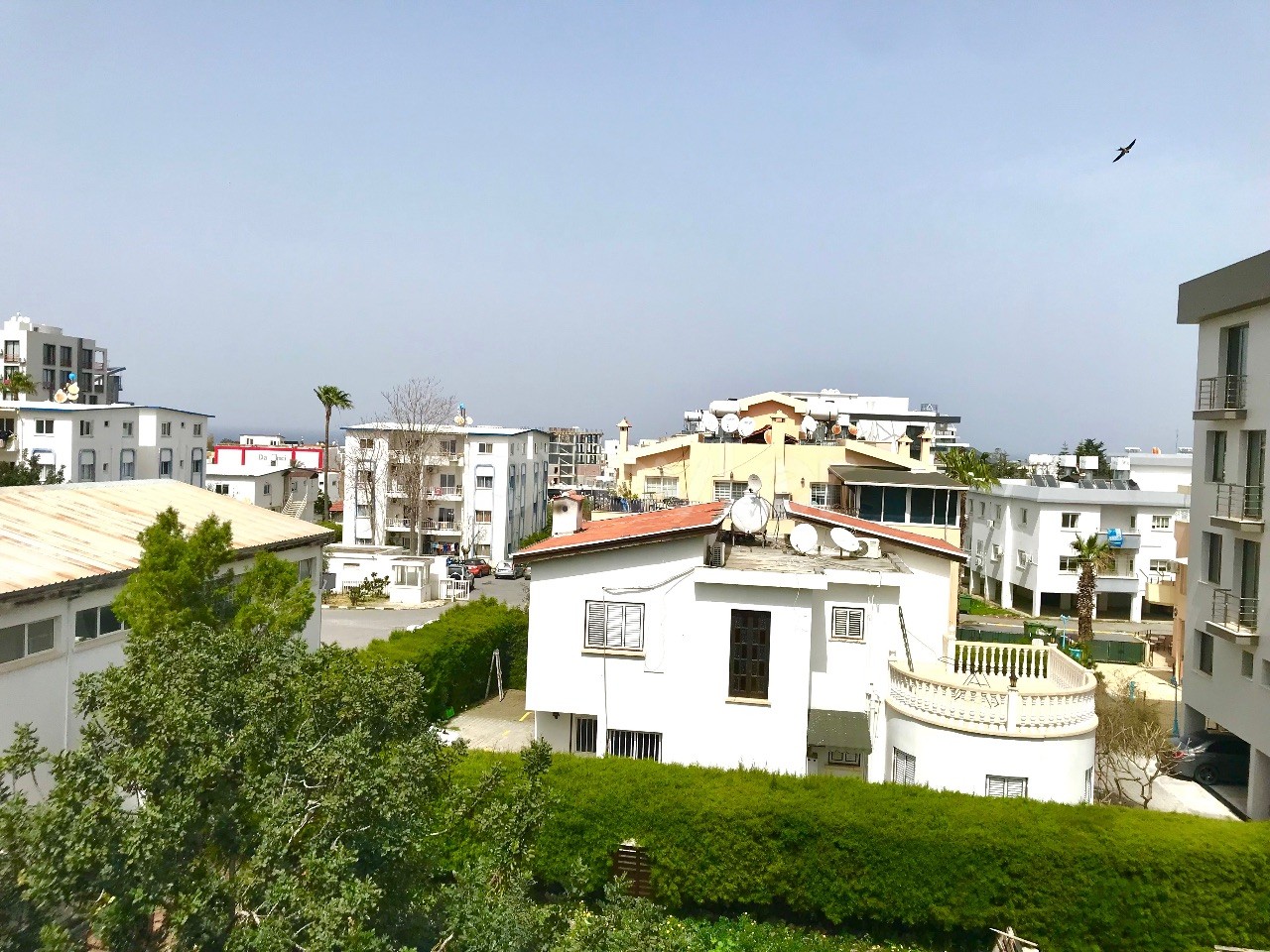 GIRNE CENTRAL , 185M2 PENTHOUSE , 50M2 TERRACE , SUPER LOCATION, CLEAN AND WELL MAINTAINED TEL: 05428671000 ** 