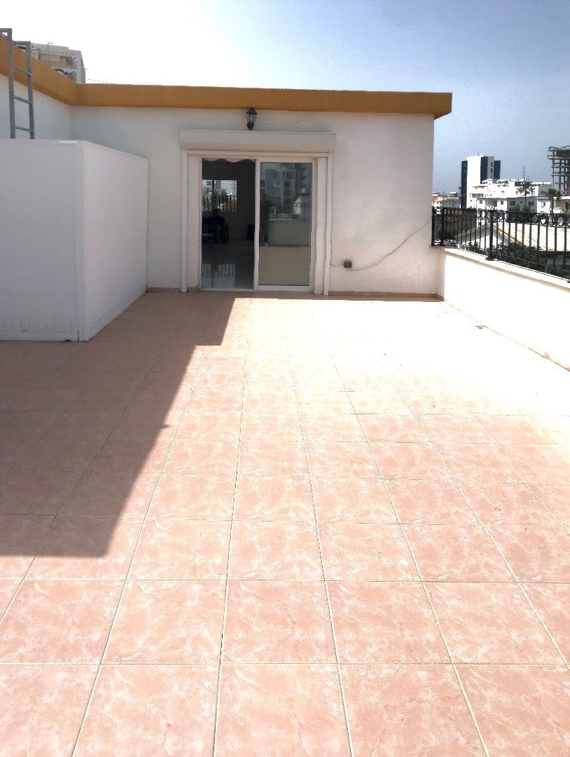 GIRNE CENTRAL , 185M2 PENTHOUSE , 50M2 TERRACE , SUPER LOCATION, CLEAN AND WELL MAINTAINED TEL: 05428671000 ** 