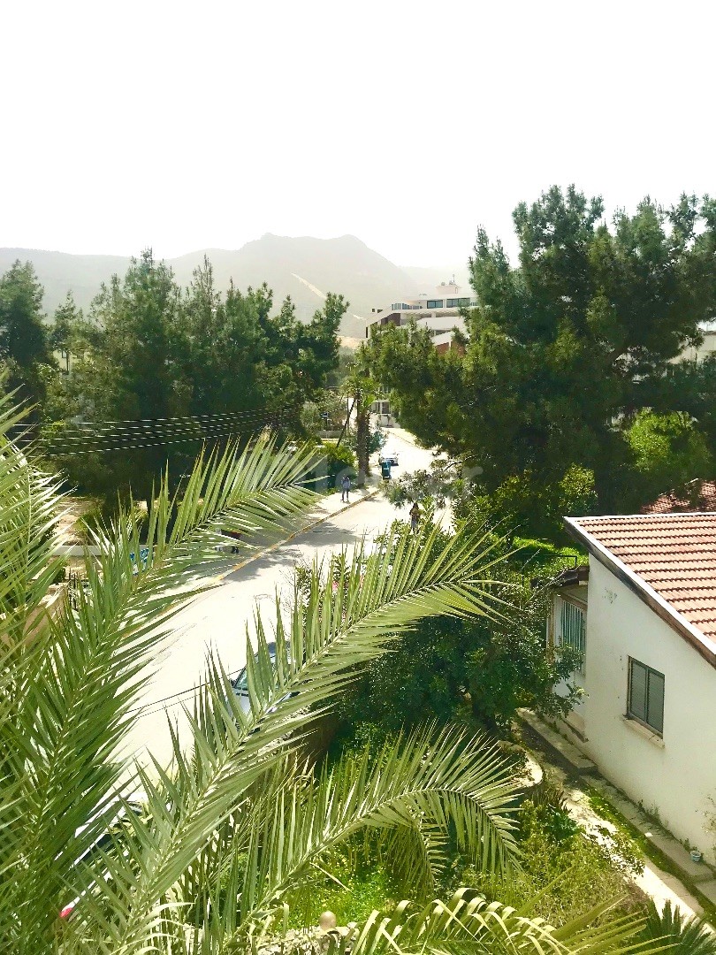 GIRNE CENTRAL , 185M2 PENTHOUSE , 50M2 TERRACE , SUPER LOCATION, CLEAN AND WELL MAINTAINED TEL: 05428671000 ** 