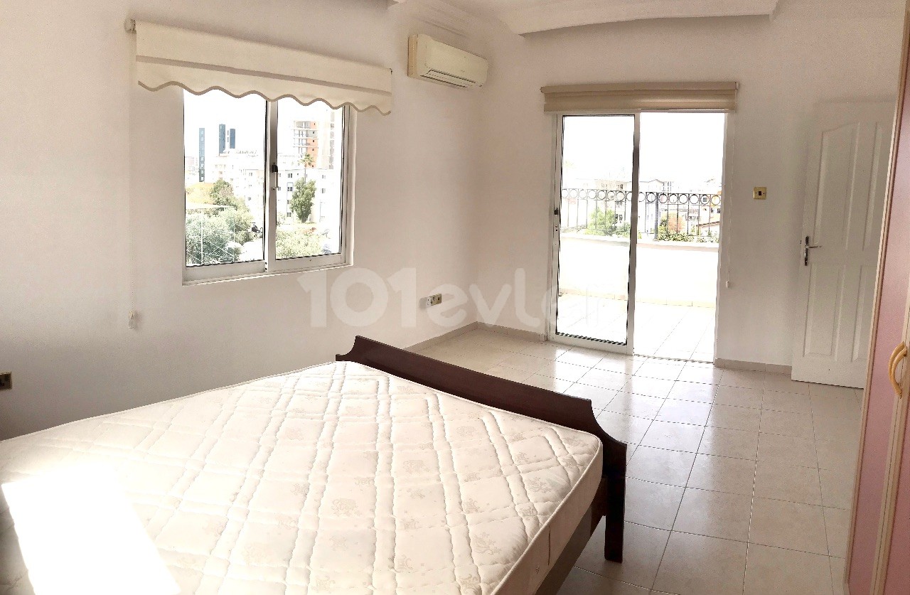 GIRNE MERKEZ , 185M2 PENTHOUSE , 50M2 TERAS , SUPER LOKASYON , TEMIZ VE BAKIMLI   TEL: 05428671000