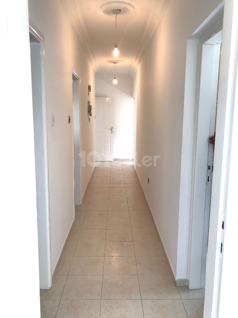 GIRNE CENTRAL , 185M2 PENTHOUSE , 50M2 TERRACE , SUPER LOCATION, CLEAN AND WELL MAINTAINED TEL: 05428671000 ** 