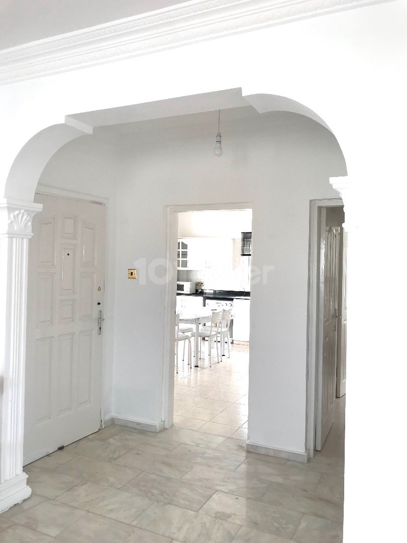 GIRNE CENTRAL , 185M2 PENTHOUSE , 50M2 TERRACE , SUPER LOCATION, CLEAN AND WELL MAINTAINED TEL: 05428671000 ** 