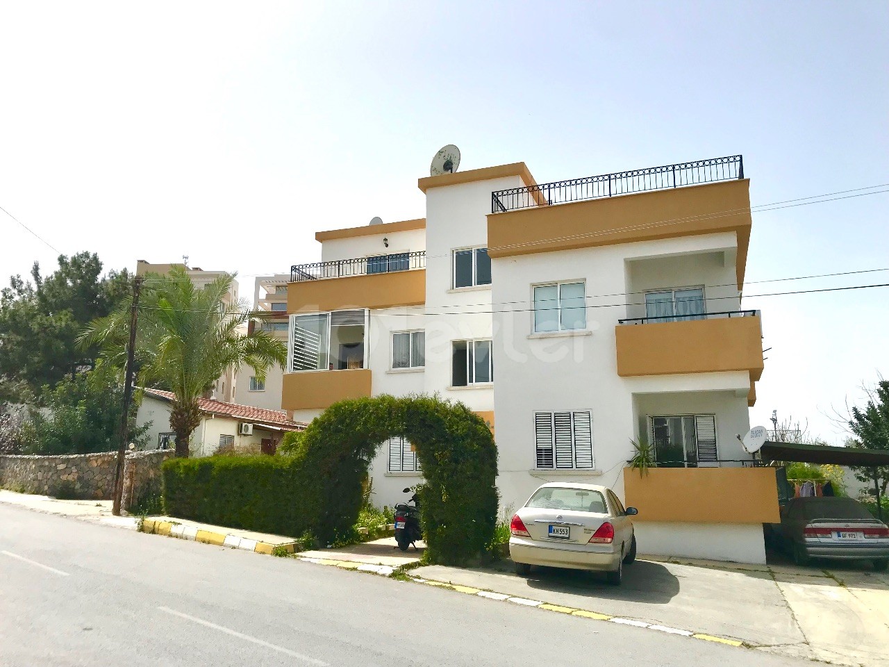 GIRNE CENTRAL , 185M2 PENTHOUSE , 50M2 TERRACE , SUPER LOCATION, CLEAN AND WELL MAINTAINED TEL: 05428671000 ** 