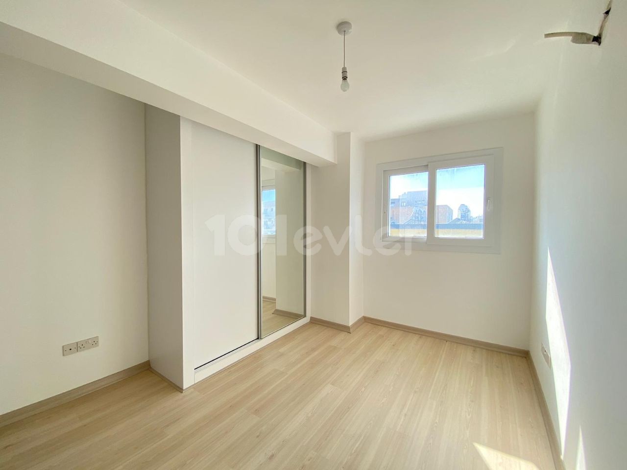 LARGE NEW 3+1 FLAT FOR SALE IN THE CENTER OF KYRENIA