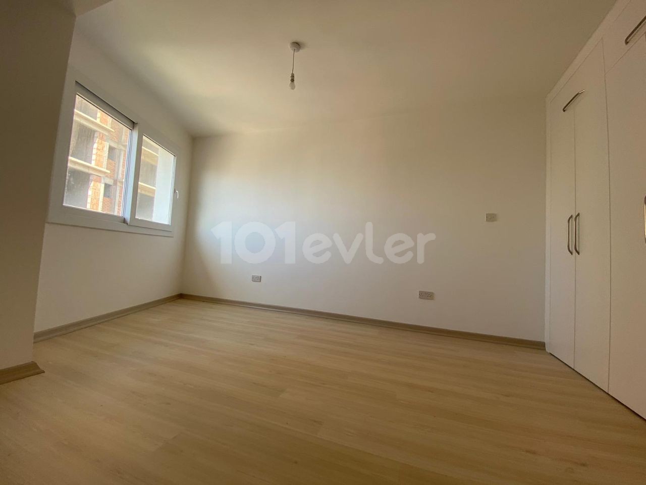 LARGE NEW 3+1 FLAT FOR SALE IN THE CENTER OF KYRENIA