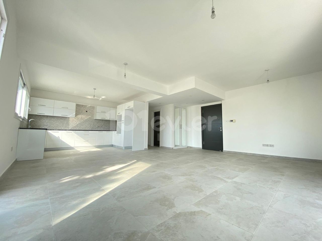 LARGE NEW 3+1 FLAT FOR SALE IN THE CENTER OF KYRENIA