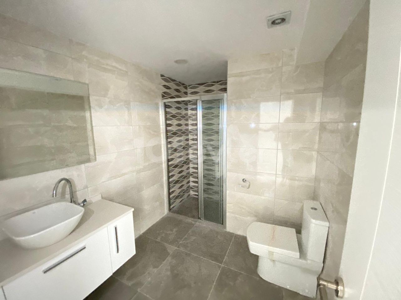 LARGE NEW 3+1 FLAT FOR SALE IN THE CENTER OF KYRENIA