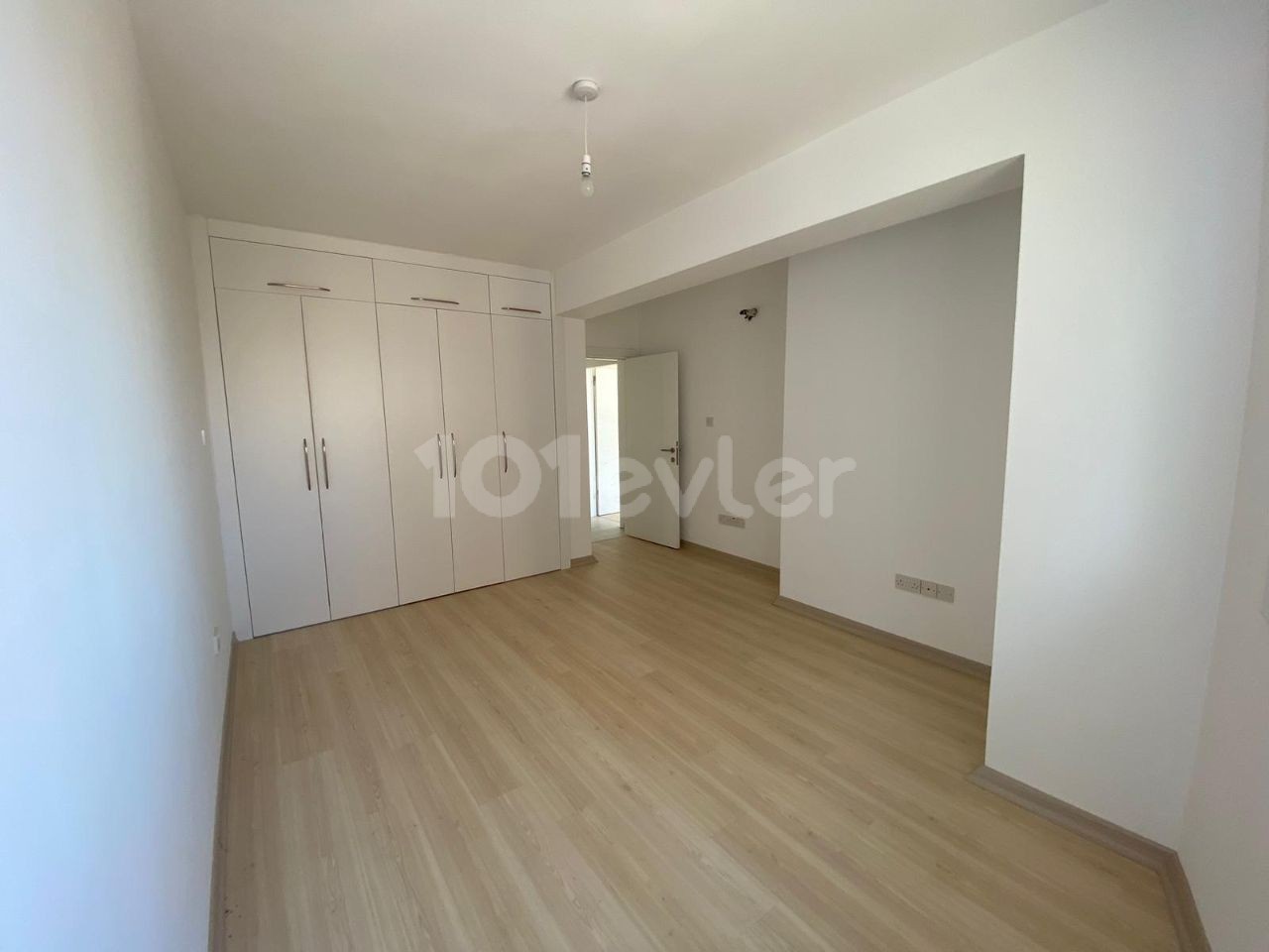 LARGE NEW 3+1 FLAT FOR SALE IN THE CENTER OF KYRENIA