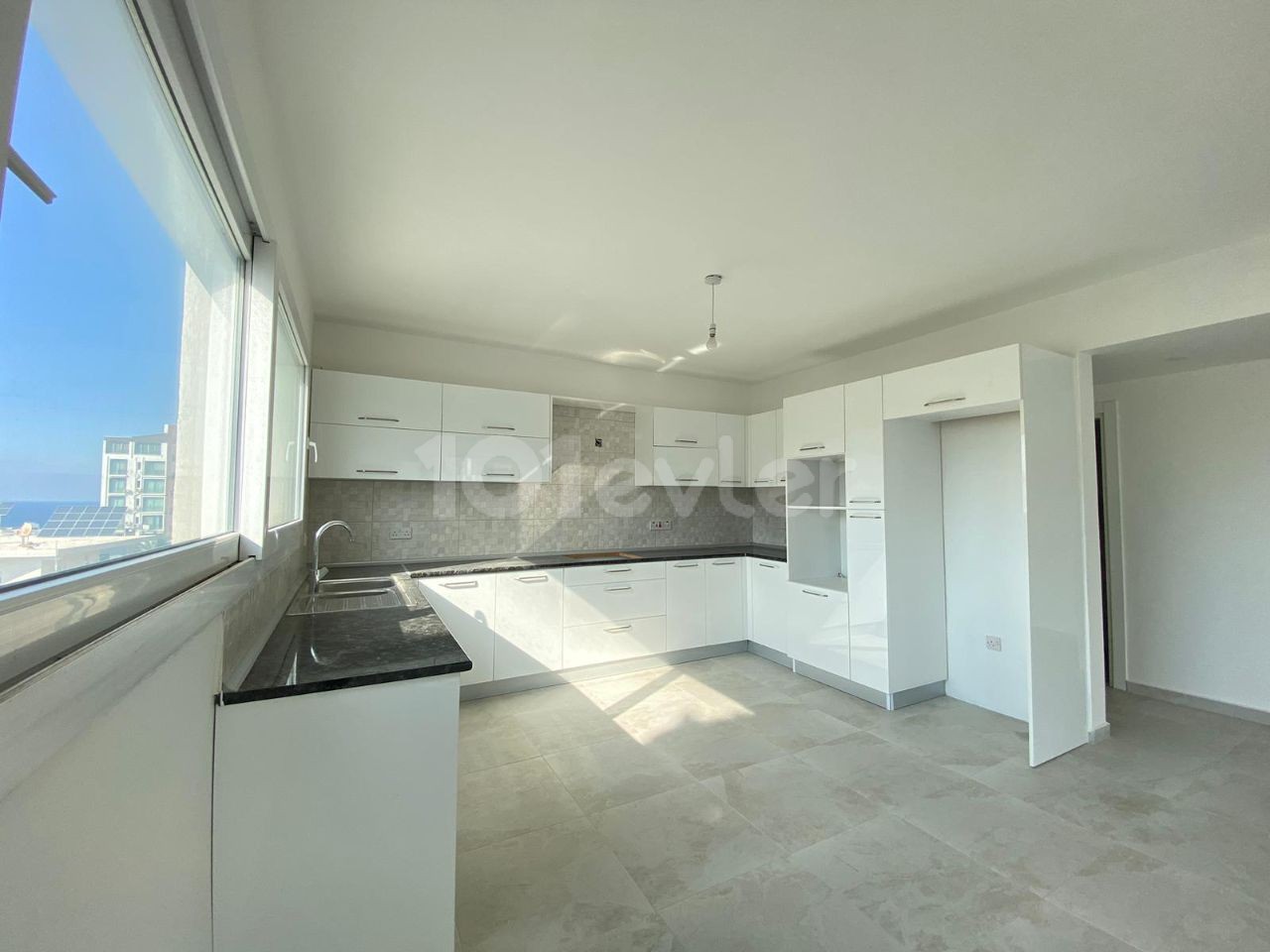 LARGE NEW 3+1 FLAT FOR SALE IN THE CENTER OF KYRENIA