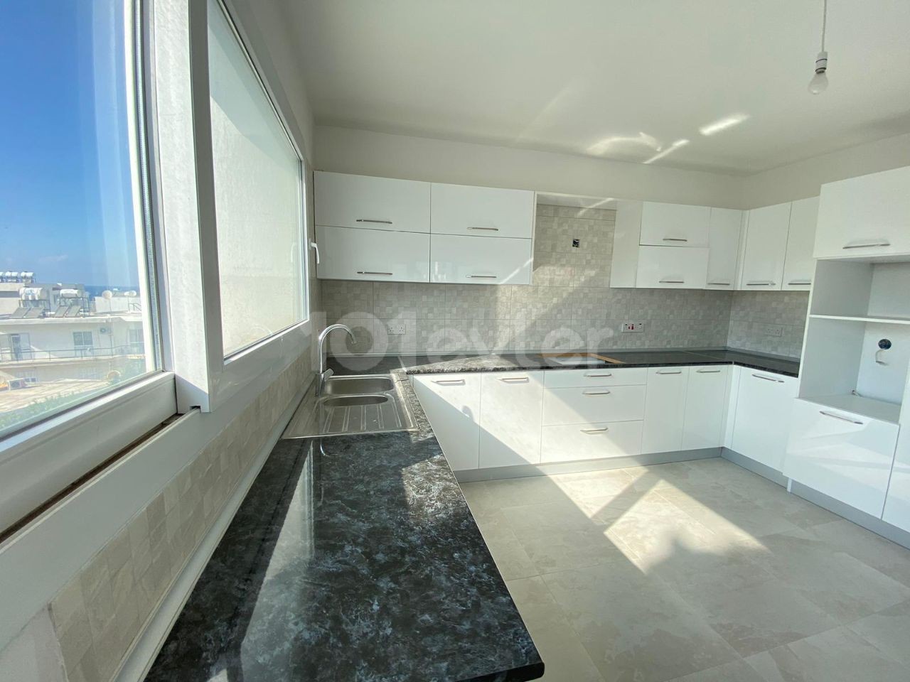 LARGE NEW 3+1 FLAT FOR SALE IN THE CENTER OF KYRENIA