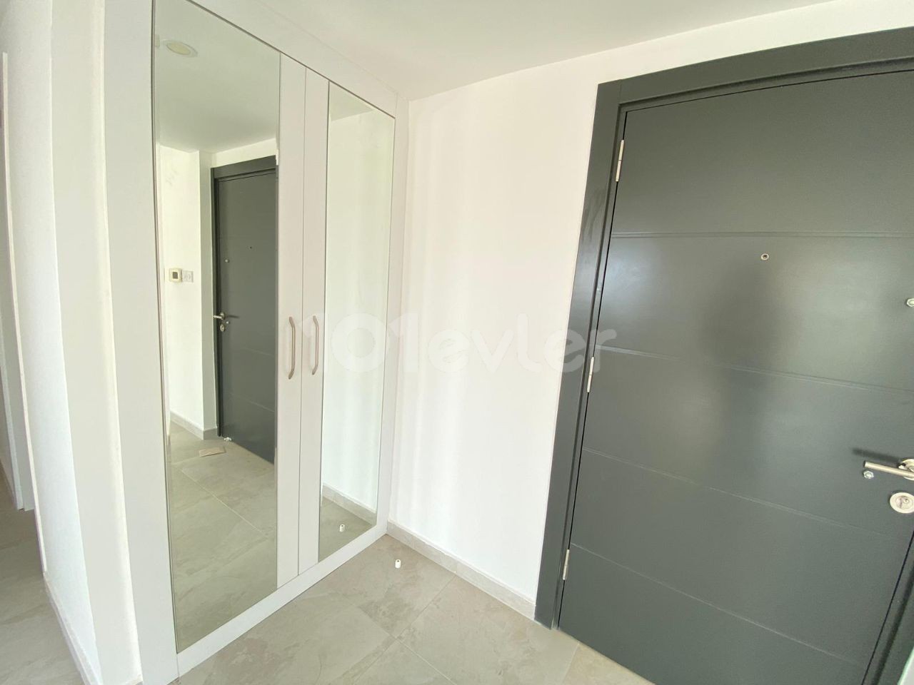 LARGE NEW 3+1 FLAT FOR SALE IN THE CENTER OF KYRENIA