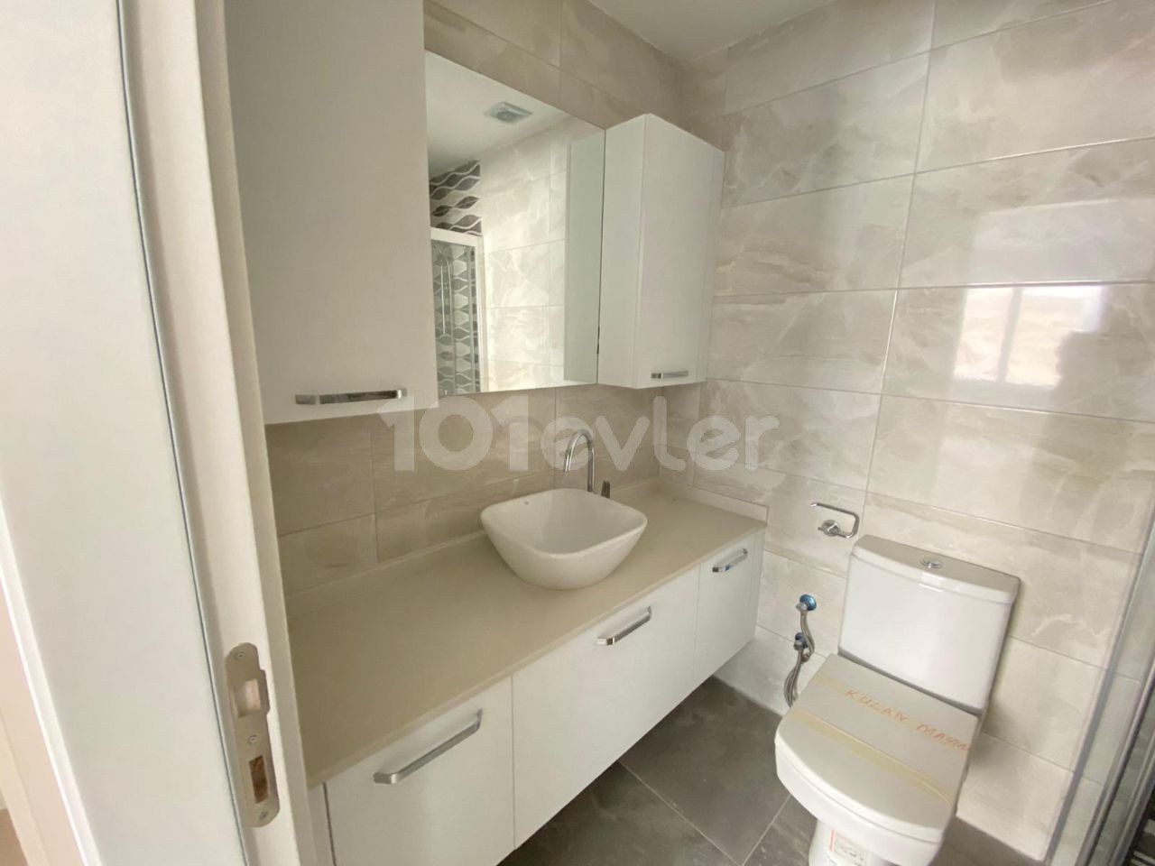 3+1 NEW FLAT FOR SALE IN KYRENIA CENTER