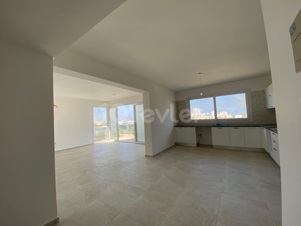 3+1 NEW FLAT FOR SALE IN KYRENIA CENTER