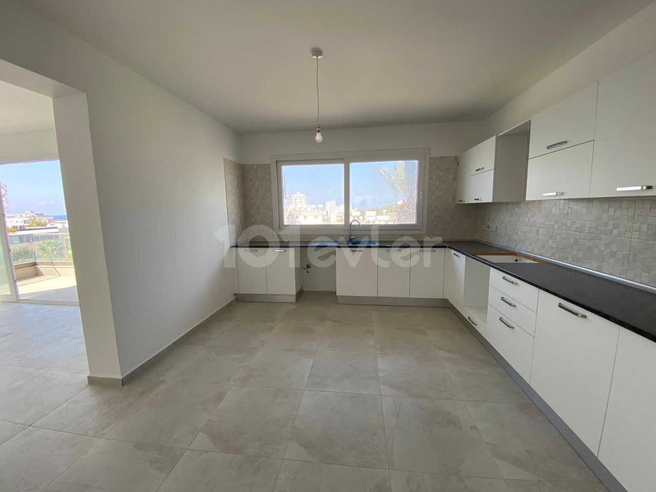 3+1 NEW FLAT FOR SALE IN KYRENIA CENTER