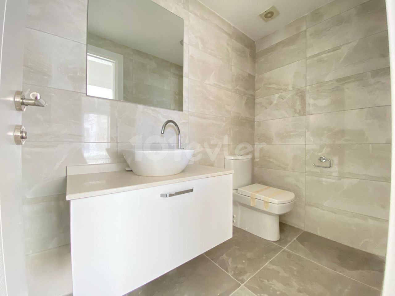 3+1 NEW FLAT FOR SALE IN KYRENIA CENTER