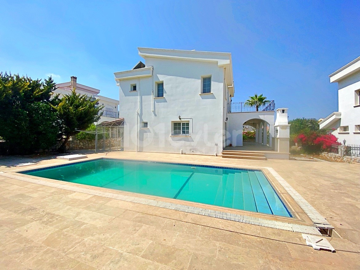 villa with the pool in Dogankoy