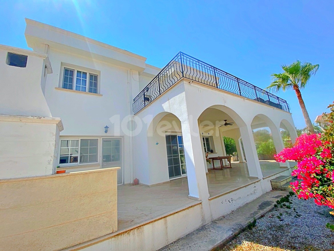 villa with the pool in Dogankoy
