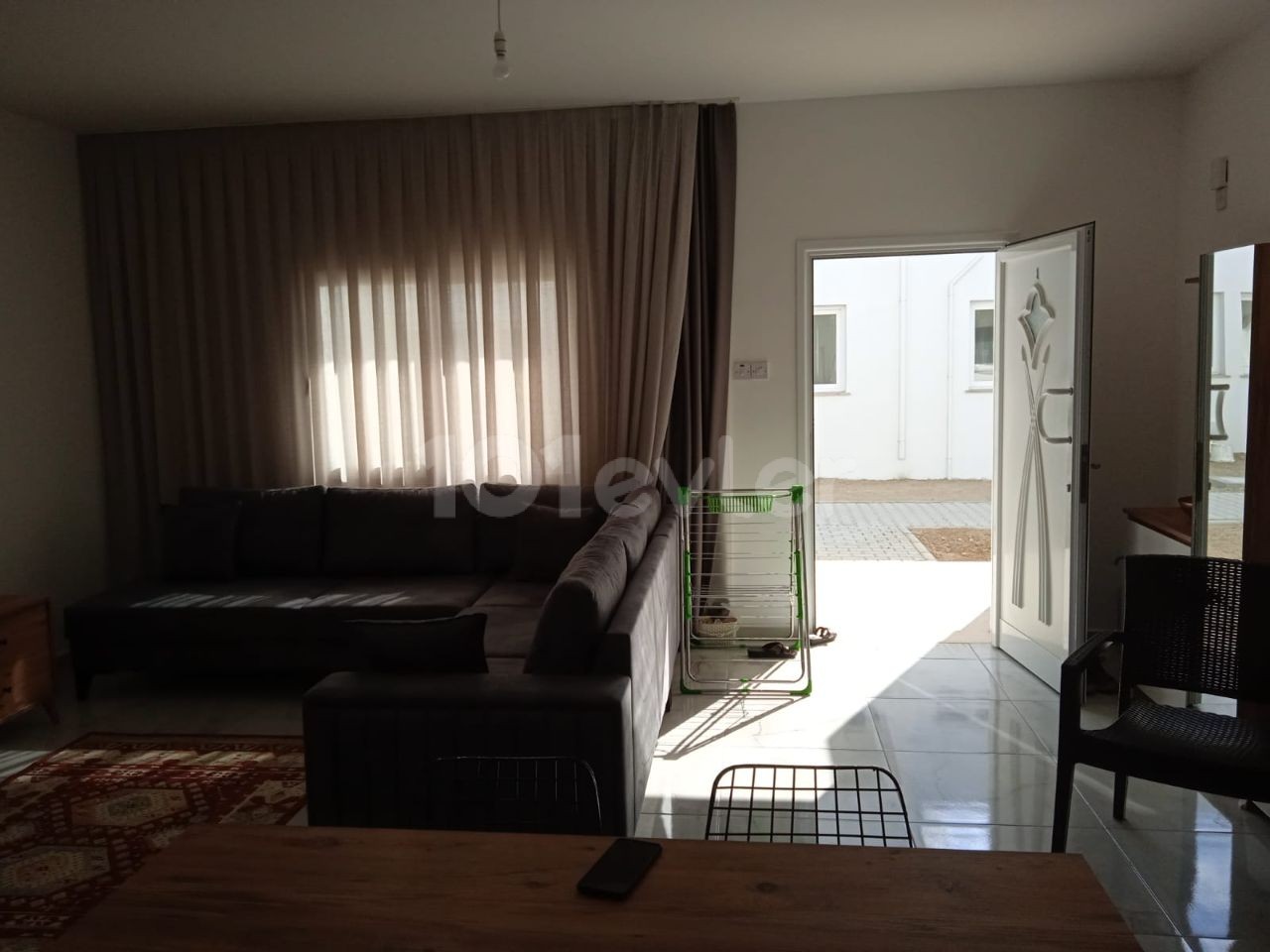 2+1 Wohnung mit voll ausgestattetem Garten zum Verkauf in Kyrenia Dikmen ** 