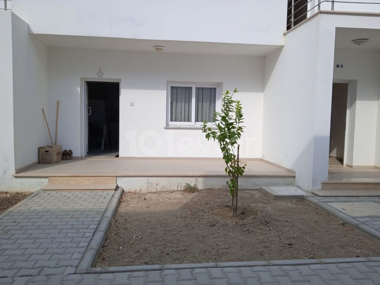 2+1 Wohnung mit voll ausgestattetem Garten zum Verkauf in Kyrenia Dikmen ** 