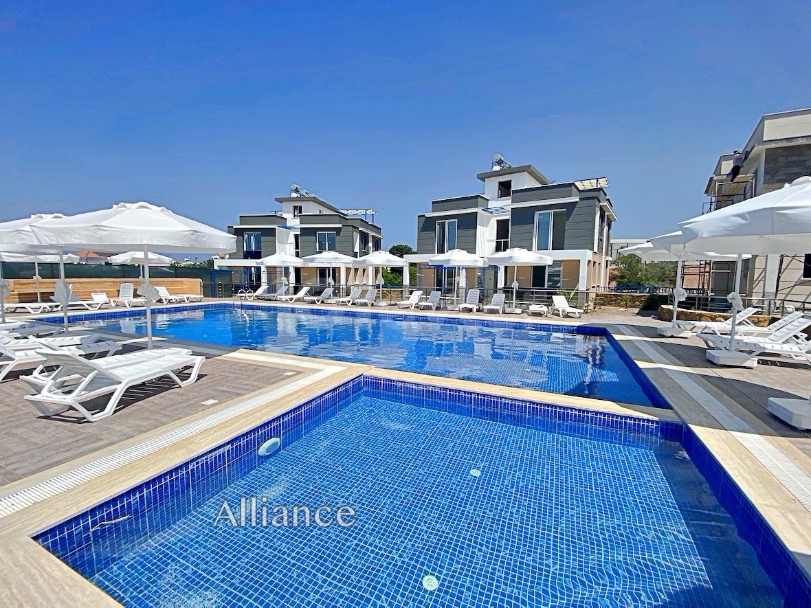 2+1 apartment in a complex with a swimming pool by the sea 