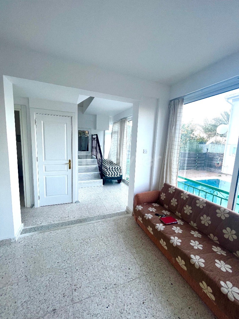 GIRNE LAPTA , 2 VILLAS 1 VILLA FIYATINA , DENIZ VE DAG MANZARALI , KACIRILMAZ FIRSAT , 4+1 VE 1+1 , OZEL HAVUZ  