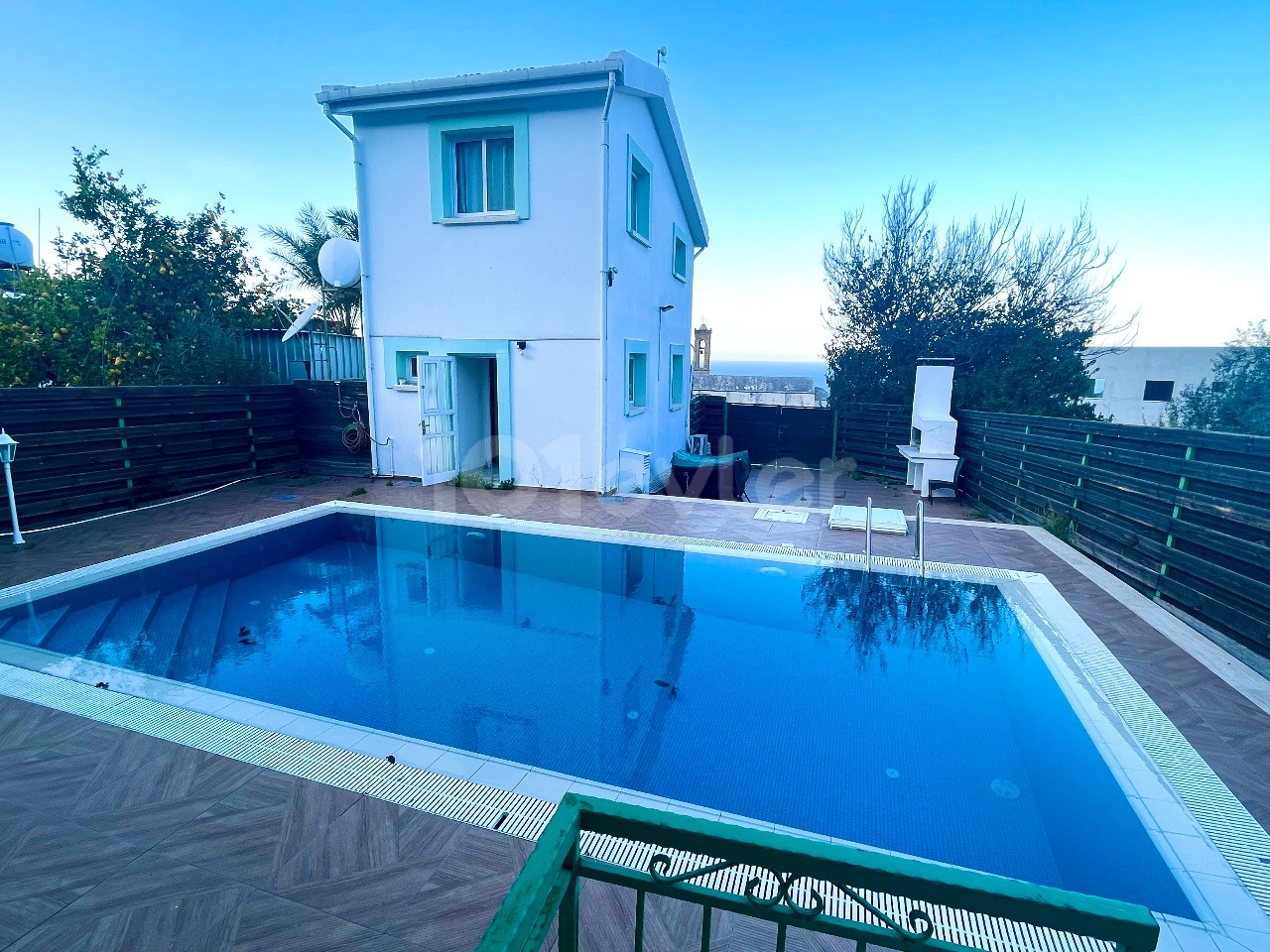 GIRNE LAPTA , 2 VILLAS 1 VILLA FIYATINA , DENIZ VE DAG MANZARALI , KACIRILMAZ FIRSAT , 4+1 VE 1+1 , OZEL HAVUZ  