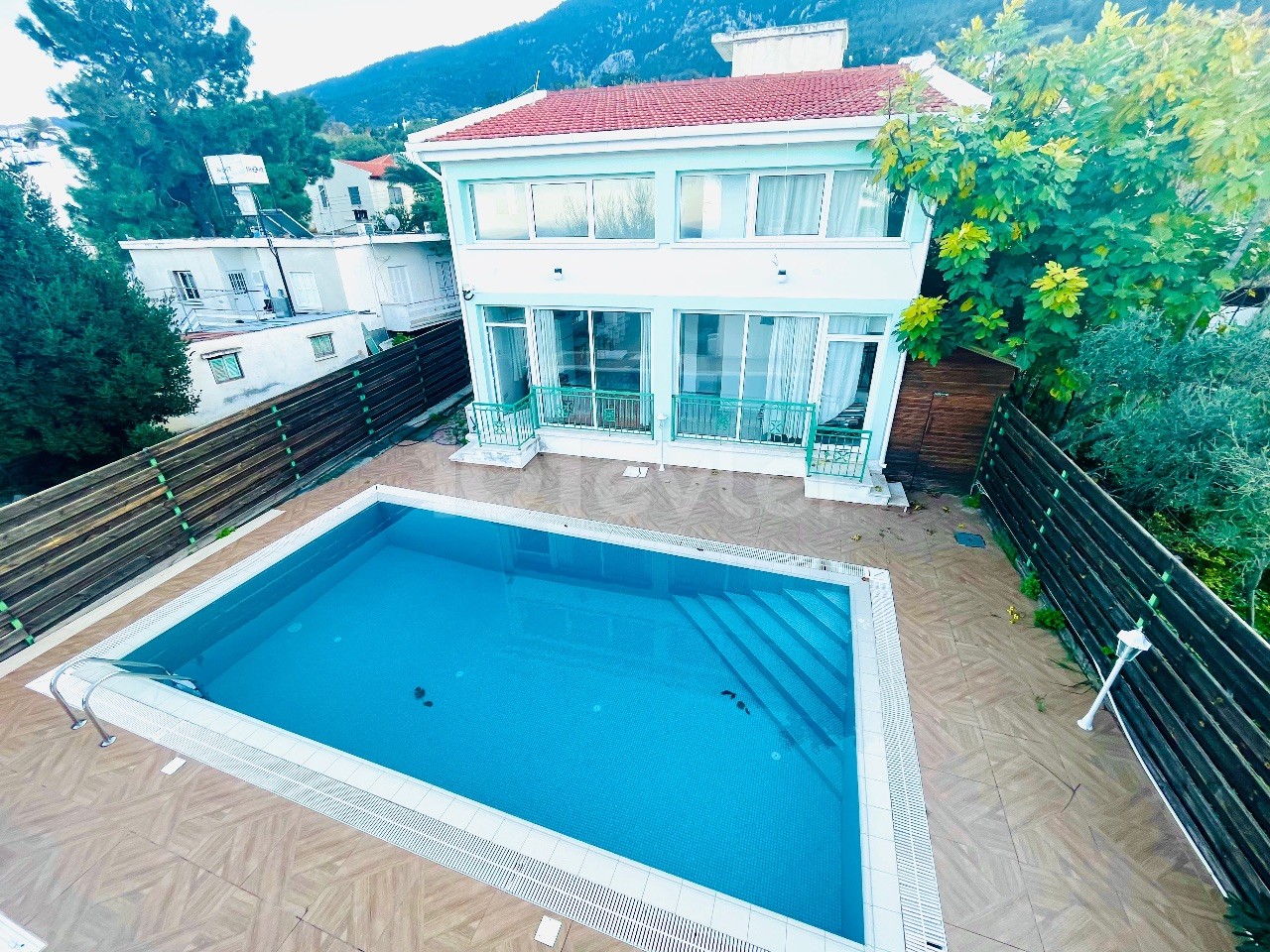 GIRNE LAPTA , 2 VILLAS 1 VILLA FIYATINA , DENIZ VE DAG MANZARALI , KACIRILMAZ FIRSAT , 4+1 VE 1+1 , OZEL HAVUZ  